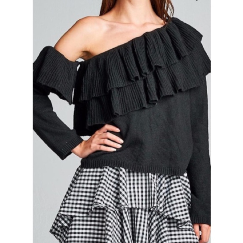 SKYLAR+MADISON | Black One Shoulder Wool Blend Ruffle Knit Sweater size Medium
